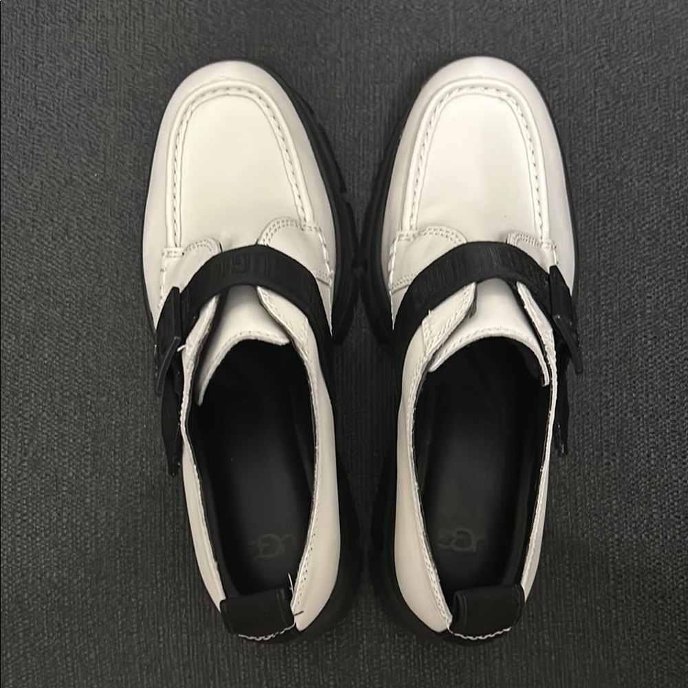 UGG  White  leather Loafers size 9